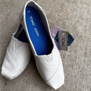 NWT TOMS Color Changing Shoes - Women’s 9